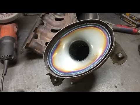 Видео: часть 1 Опель Астра H удаление катализатора и холодный термостат.