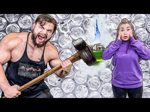 Видео: Самый Сильный Человек В Мире VS 100 Слоев Челлендж!