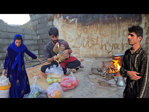 Видео: Начинаем устанавливать кухонные шкафы внизу, а отец возвращается в горы.