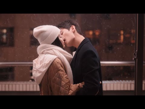 Видео: Цзинцзин такая красивая, что Юту не может не поцеловать ее в классе.