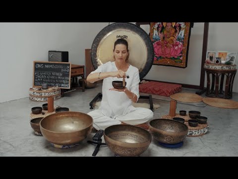 Видео: Глубокое расслабление с тибетскими чашами — Перезагрузка за 20 минут / Вечерняя и дневная практика