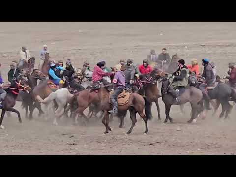 Видео: Бузкаши аз номи мардуми Кулумбаи Боло  кисми 1