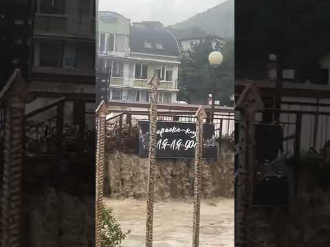 Видео: #Ольгинка ушла под воду. Страшное наводнение в Туапсинском районе 12.07.2023