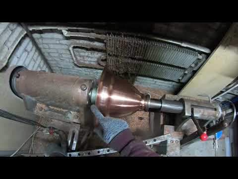 Видео: Изготавливаем медный шлем на 18л из двух частей с помощью давильно ротационной вытяжки на станке.