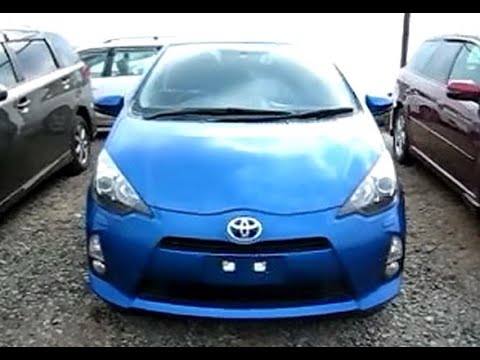 Видео: Toyota Aqua Hybrid 2012 года