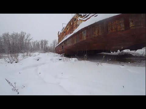 Видео: Десятки тонн металла под водой! Неужели его никак не забрать?