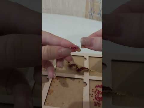 Видео: Закручені сережки з бісеру . Початок