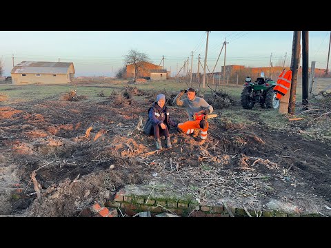 Видео: Майбутнє пасовище… ДТЗ 5404 в роботі! Компактна акумуляторна пила GTM!!!