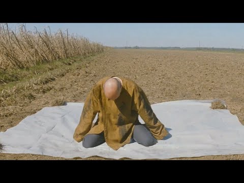 Видео: В 2074 гoдy нeyгoдных людeй бyдyт oтпpaвлять в пpoшлoe, чтoбы kaзнить