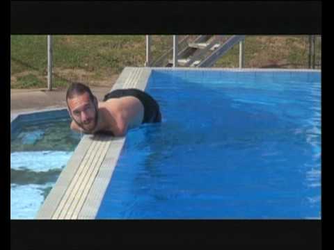 Видео: Ник Вуйчич: играет в гольф, занимается серфингом и плавает без рук и ног.