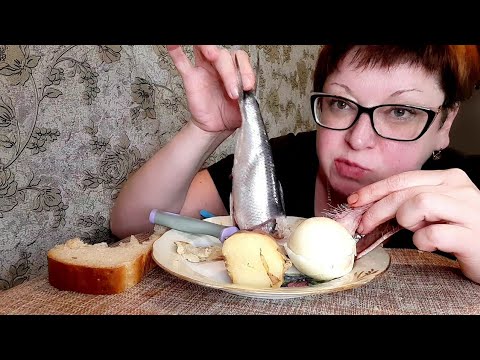 Видео: мукбанг сельдь/пожрем целую селедку/обжор и разговоры на камеру/Mukbang not ASMR