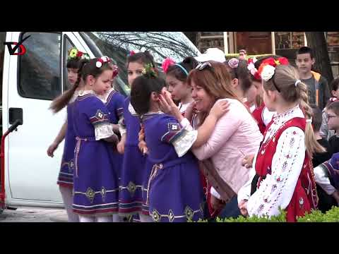 Видео: Пъстър и весел Лазаровден с децата от ансамбъл „Добротица“ и студия „Добрич“