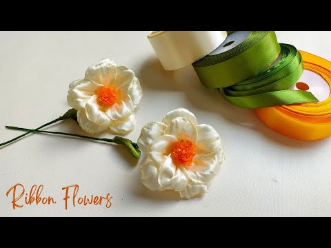 Видео: Сделай сам |  Как легко сделать цветок из атласной ленты