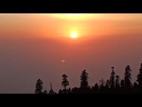 Видео: 26) На зиму в Абхазию-4. Путешествие на гору Мамдзышха, часть 2. Спуск с горы и закат