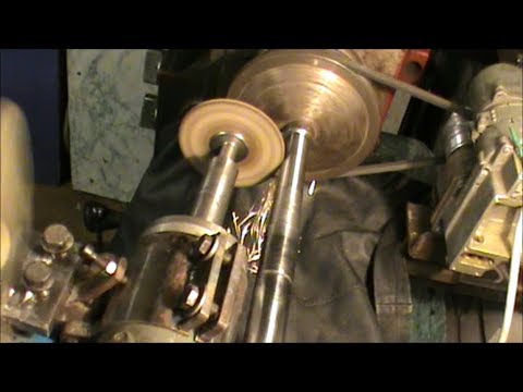 Видео: Шлифовка в глухих центрах на токарном станке 16у04п