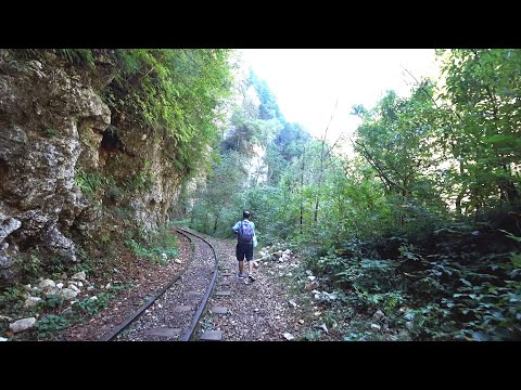 Видео: Гуамское ущелье ОБЗОР (Часть 2). Пешая прогулка по ущелью.