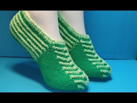 Видео: #465 ПОЛОСАТЫЕ ТАПОЧКИ СПИЦАМИ БЕЗ ШВОВ. МАСТЕР КЛАСС.