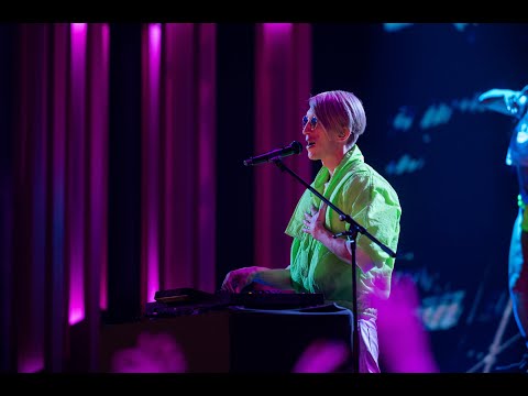 Видео: KIRILL - Мохнатый шмель (А цыган идет) шоу "Битва Каверов" кавер в стиле Dj Smash.