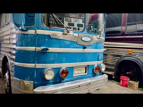 Видео: Ремонт старинного автобуса пошел наперекосяк — обнаружена серьезная утечка охлаждающей жидкости.