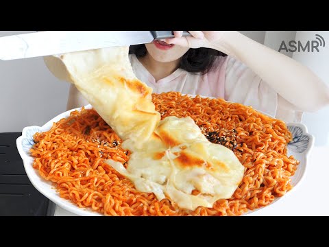 Видео: 3 пакета огненной лапши с плавленым сыром, едят ASMR _ realsound mukbang eatshow