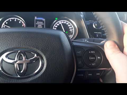 Видео: Как работает пакет Safety на Camry 70, 2019 года. Работа Круиз Контроля, контроля полосы и т.д.