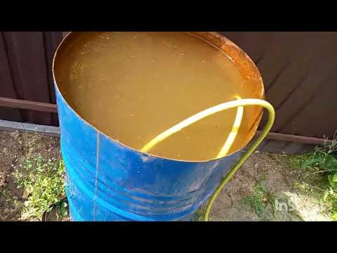Видео: Полив из бочки без насоса и лейки .