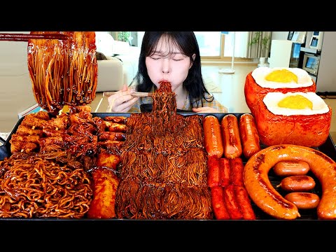 Видео: ASMR MUKBANG| Острые черные бобовые грибы, лапша с черной фасолью, колбаса Килбаса, сырный спам.