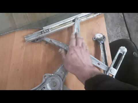 Видео: Mercedes w210 демонтаж бокового стекла и стеклопоъемника передней даери