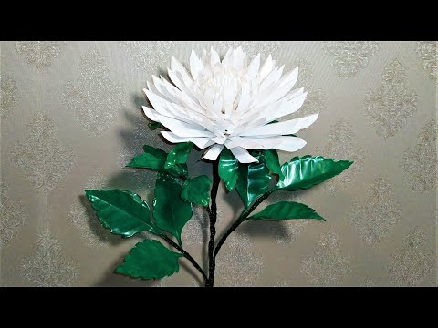 Видео: Георгин из пластиковых бутылок. Мастер класс.