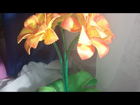 Видео: Фантазийный цветок из изолона. Светильник. Часть 2