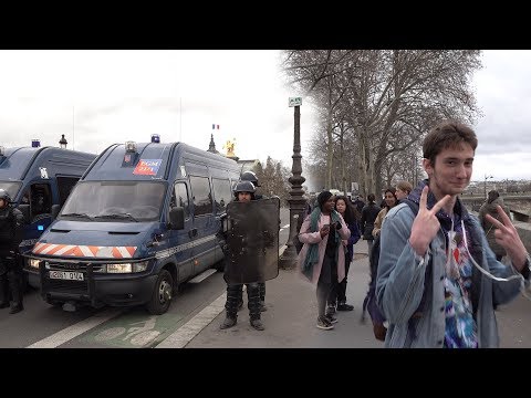 Видео: Прогулка по Парижу. Город Романтики и Протестов.