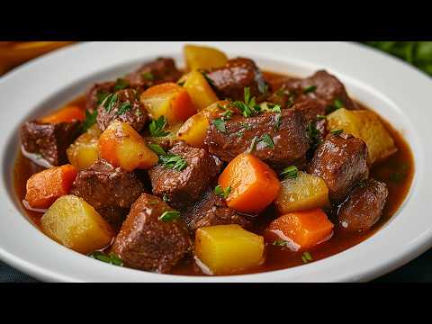 Видео: Вкусный гуляш с говядиной и картофелем - самый вкусный рецепт говяжьего рагу!