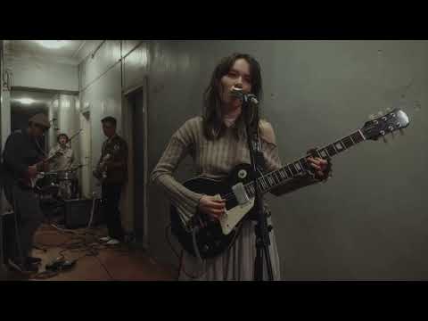 Видео: Рушана – Углами (лайв в коридоре)