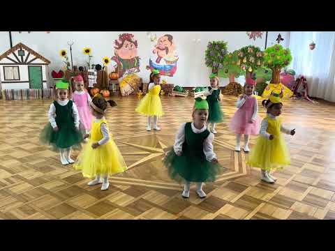 Видео: «У яблуневому саду». Осіннє свято у молодшій групі №2