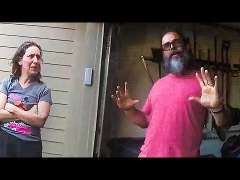 Видео: В этот момент он понял, что полиция нашла тело его жены