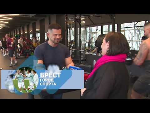 Видео: Армрестлер Виктор Братченя завоевал золотые медали на Кубке мира