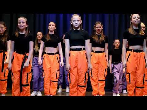 Видео: Идея Флешмоба для детей | Девочки танцуют под We will we will rock you