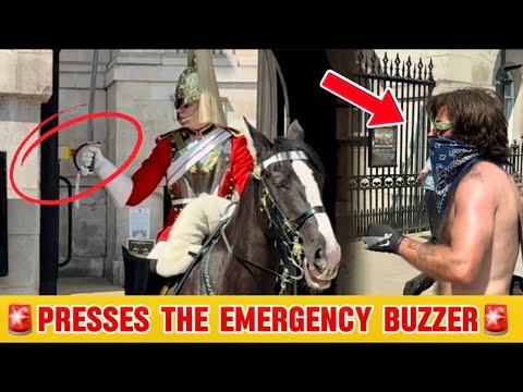Видео: СТРАННЫЙ ЧЕЛОВЕК - 🚨 Королевская гвардия разбила кнопку экстренной связи