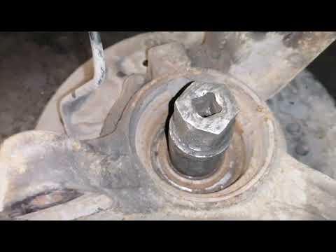 Видео: Рено Дастер' "Замена Заднего Ступичного Подшипника' ...