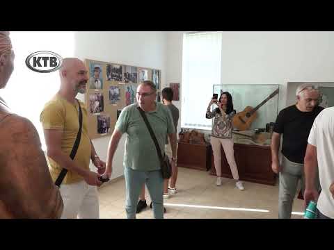 Видео: ВАСИЛ ХАЏИМАНОВ ВО ПОСЕТА НА СПОМЕН СОБАТА НА НЕГОВИОТ ДЕДО ВО КАВАДАРЦИ