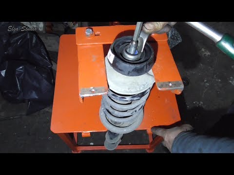 Видео: Замена верхней опоры передней стойки Renault Sandero