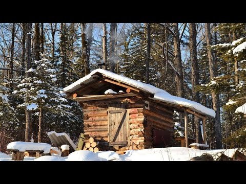 Видео: Рыбалка в глухозимье!Отпуск в тайге это маленькая жизнь!Ночь в избе!Зачётный ленок!