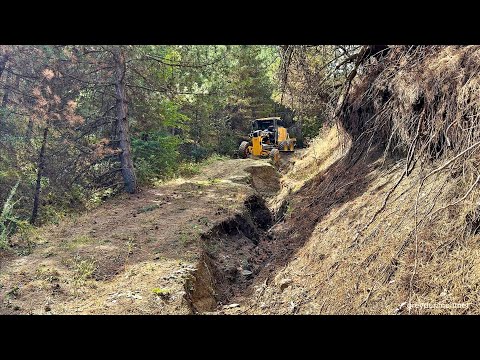 Видео: Как грейдер Deere 670 отремонтировал гигантские трещины на пятилетней дороге #грейдер #johndeere