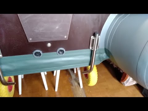 Видео: Установка быстросъемных транцевых колес на лодку ПВХ Ракета.