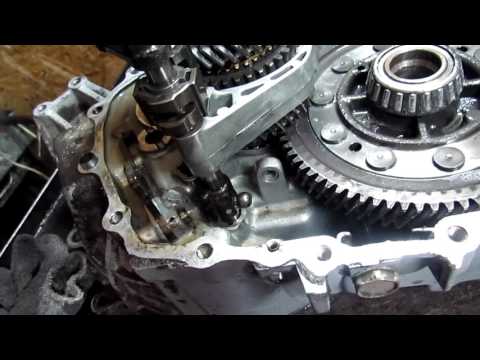 Видео: мазда 626 замена сальника кулисы!