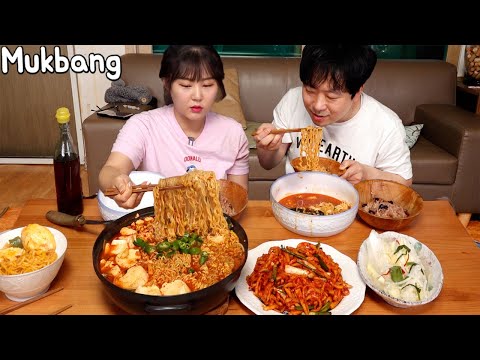 Видео: Mukbang | Модернизированный мягкий тофу Yeol Ramyen, который я приготовил с редисом Kimchi Mom made.
