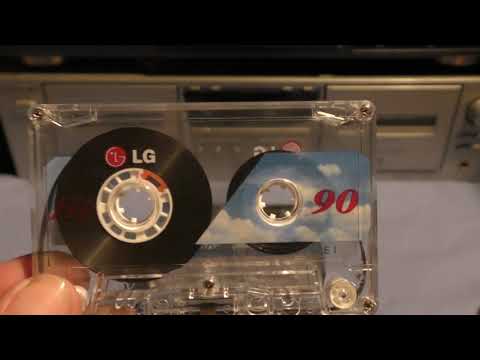 Видео: SNOB : Слушаем кассеты с мусорки