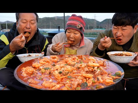 Видео: Нак-Гоп-Сэ, корейское блюдо, состоящее из небольшого осьминога, рубца и креветок - Мукбанг.