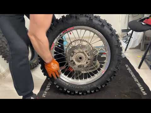 Видео: Разбортировка колеса и установка системы tubeless(тюблисс)