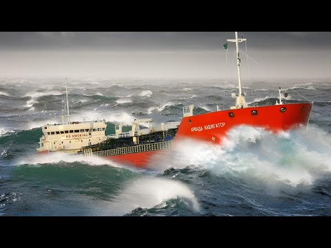 Видео: 100 крупнейших кораблей потерпели крушение из-за гигантских волн во время шторма